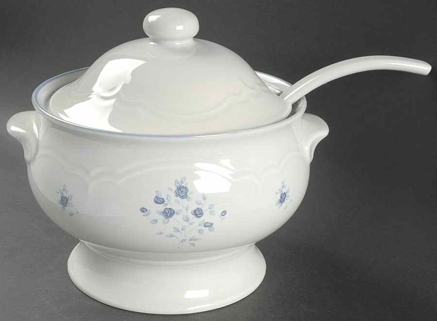 Poetry Glossy Tureen & Lid w/Ladle by Pfaltzgraff-1