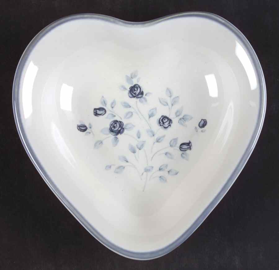 Poetry Glossy Heart Shaped Dish by Pfaltzgraff-1