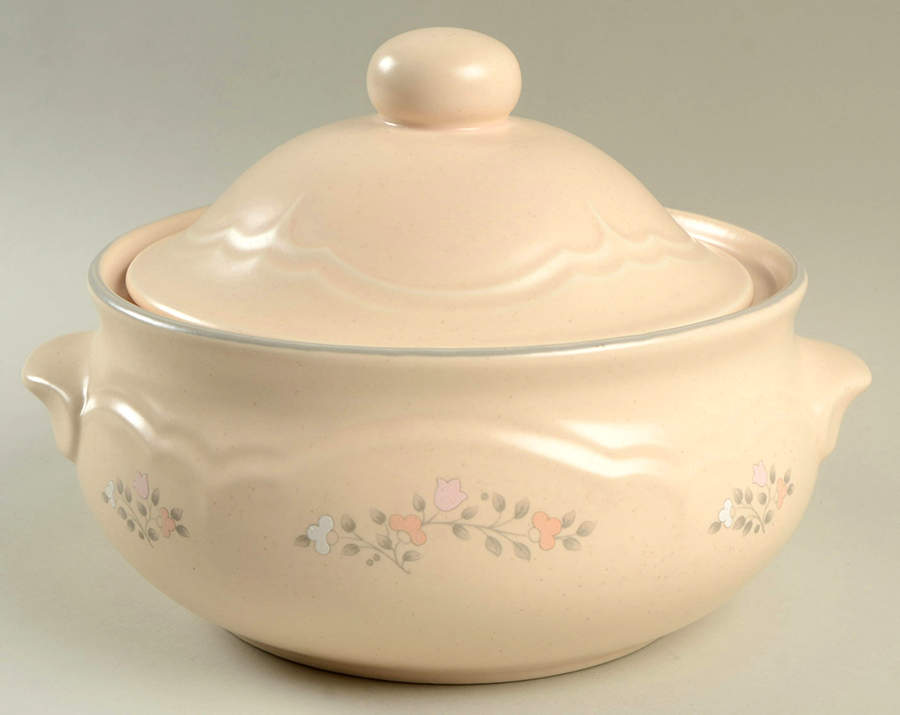 Remembrance 2 Qt Round Covered Casserole by Pfaltzgraff-1