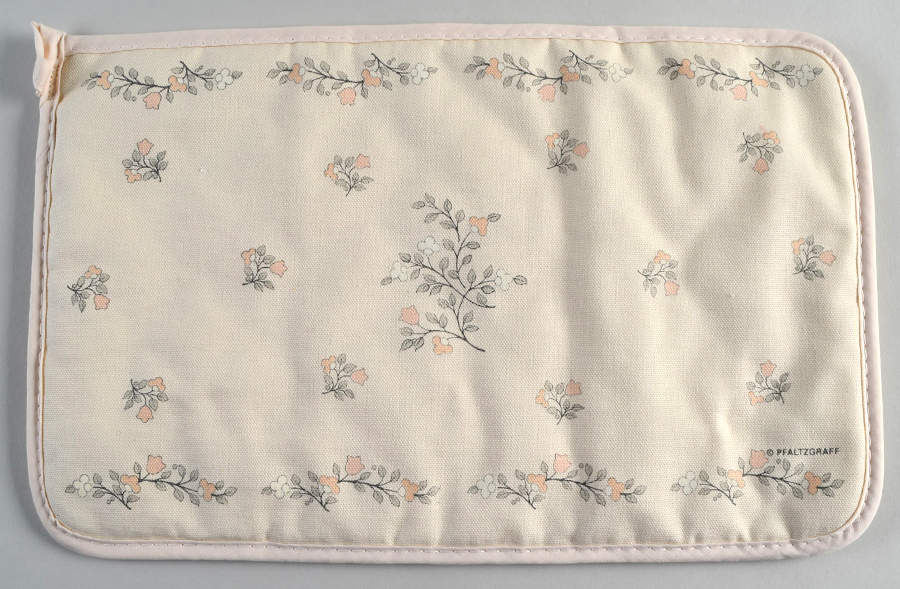 Remembrance Cloth Dish Mitt by Pfaltzgraff-1