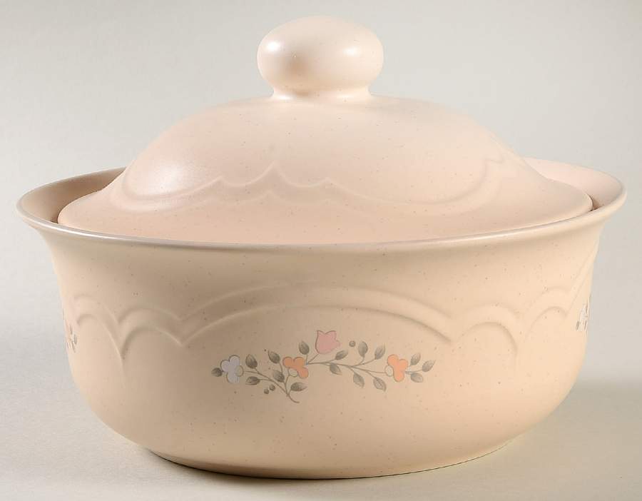 Remembrance 1.25 Qt Round Covered Casserole by Pfaltzgraff-1
