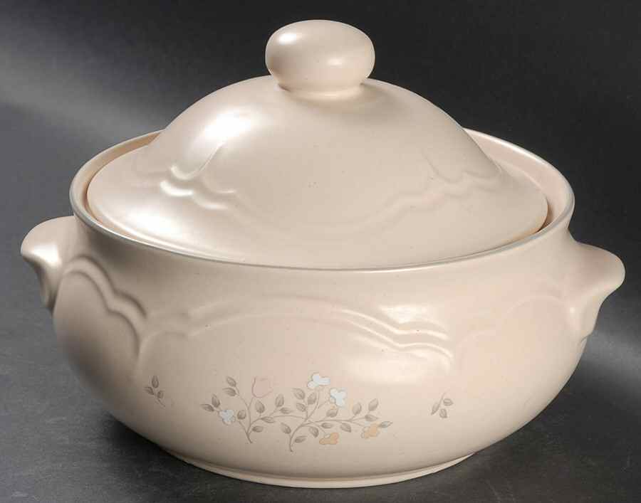 Remembrance 2 Qt Round Covered Casserole by Pfaltzgraff-1