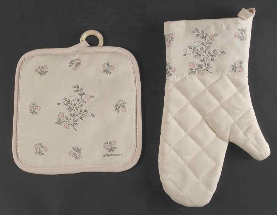 Remembrance Cloth Oven Mitt and Potholder Set by Pfaltzgraff-1