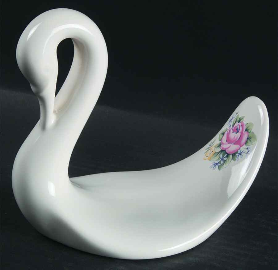 Rosalinda Swan Towel Holder by Pfaltzgraff-1