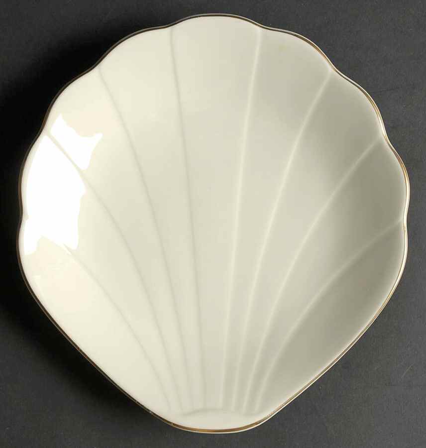 Royale Cream Large Shell Shaped Dish by Pfaltzgraff-1