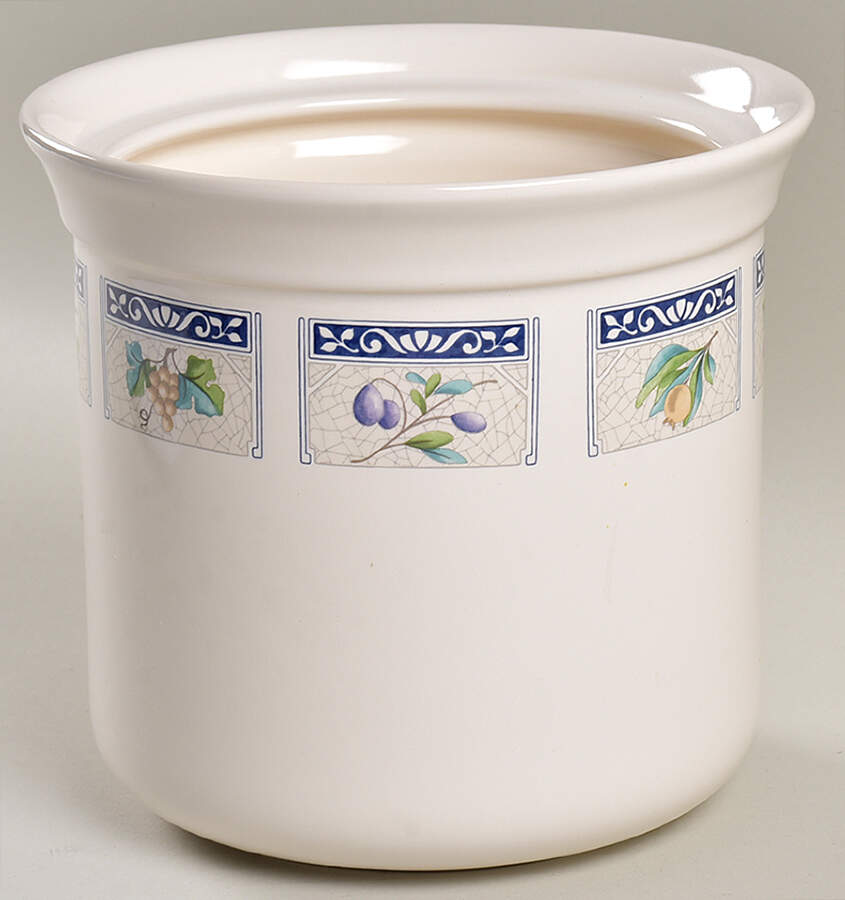 Sunbury Grove Medium Canister No Lid by Pfaltzgraff-1