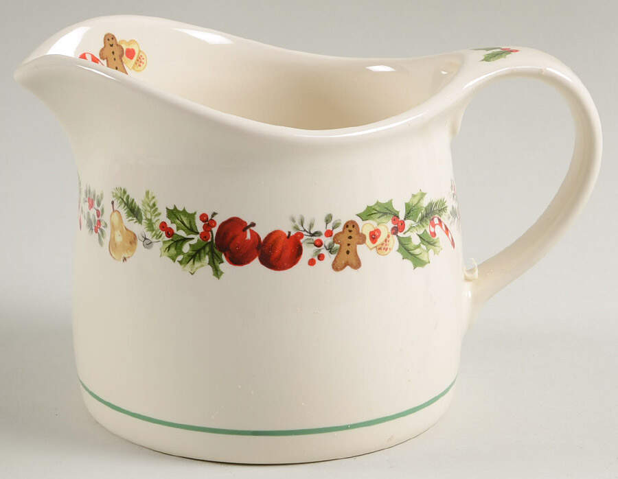 Sugar Plum Gravy Boat by Pfaltzgraff-1