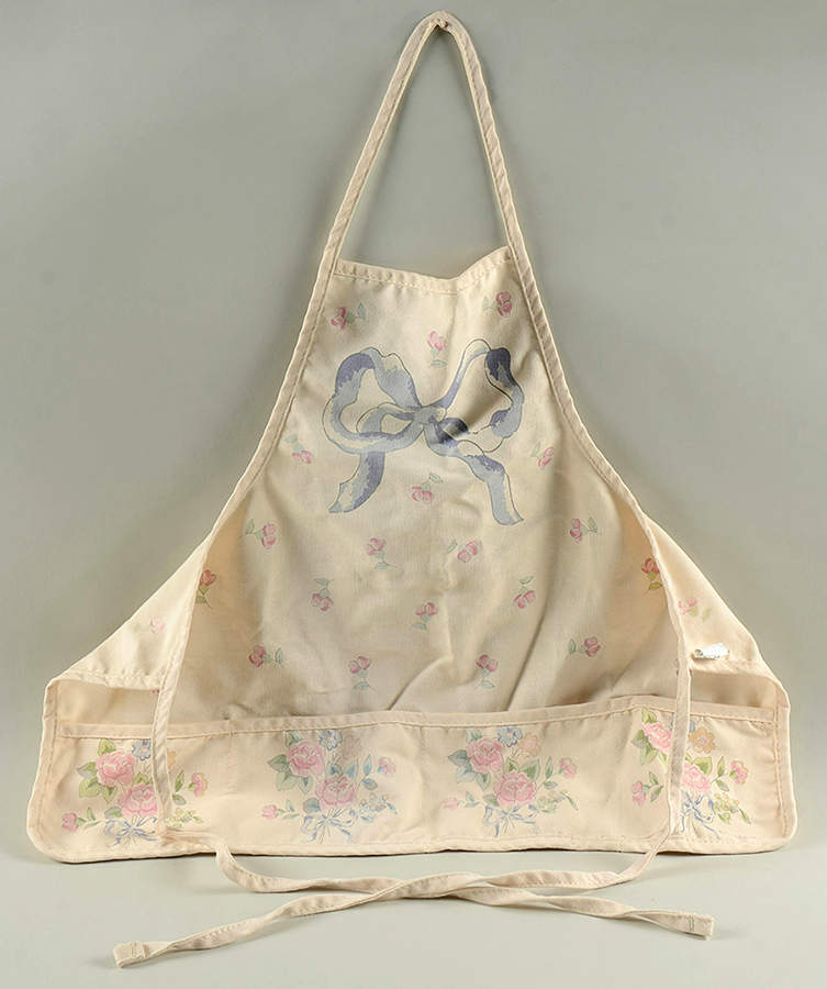 Tea Rose Child's Apron by Pfaltzgraff-1