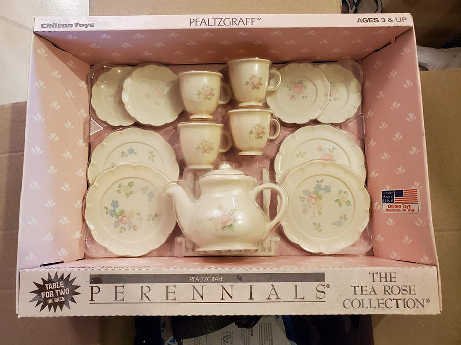 Tea Rose Plastic Child's Tea Set by Pfaltzgraff-1