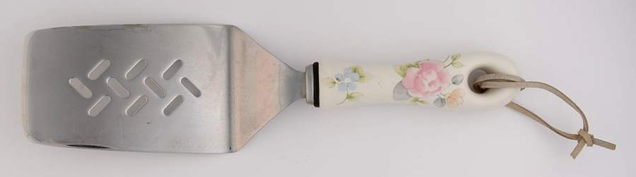 Tea Rose Metal Spatula by Pfaltzgraff-1