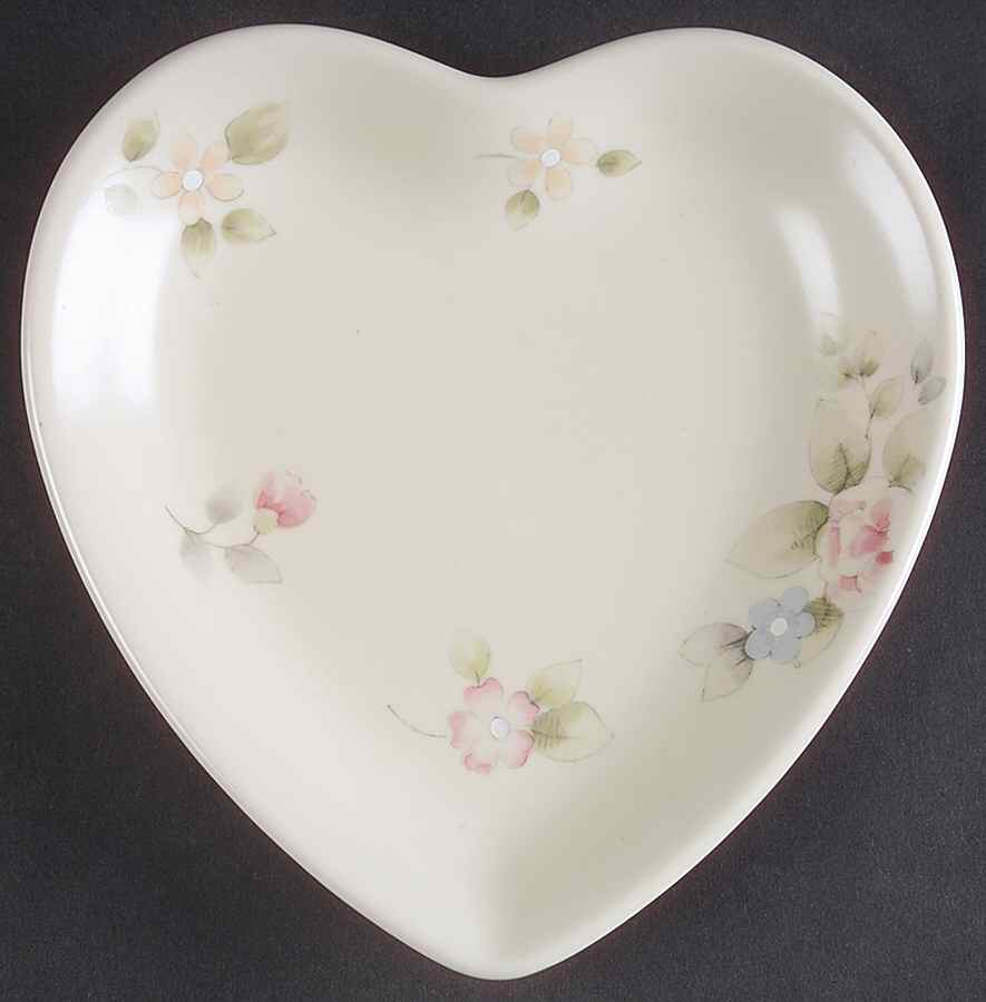 Tea Rose Heart Shaped Dish by Pfaltzgraff-1