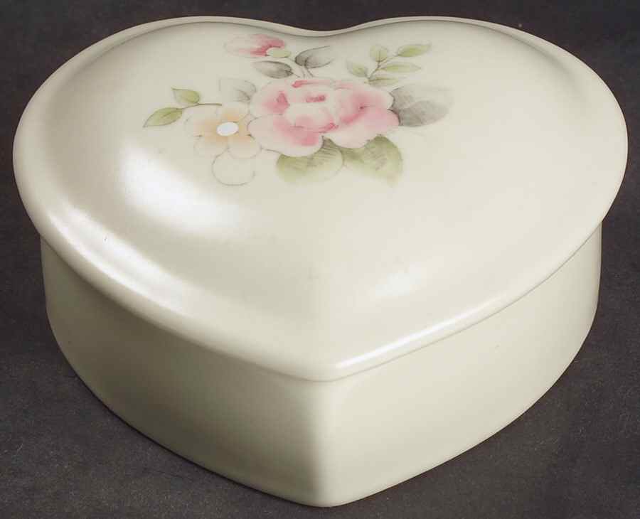 Tea Rose Heart Shape Box & Lid by Pfaltzgraff-1