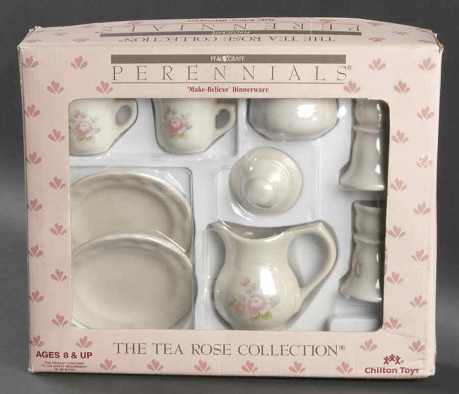 Tea Rose 9 Piece Make Believe Dinnerware Set by Pfaltzgraff-1