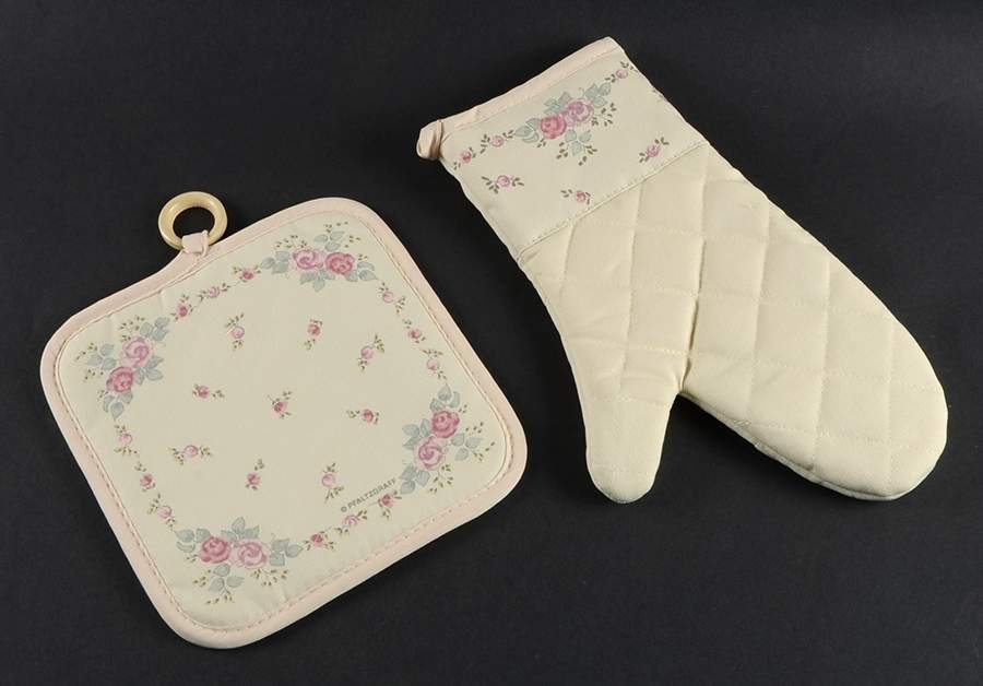 Trousseau Cloth Oven Mitt and Potholder Set by Pfaltzgraff-1