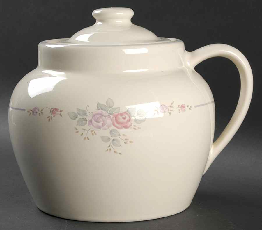 Trousseau Bean Pot & Lid by Pfaltzgraff-1