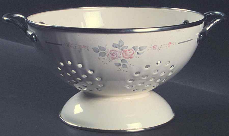 Trousseau Metal Colander by Pfaltzgraff-1