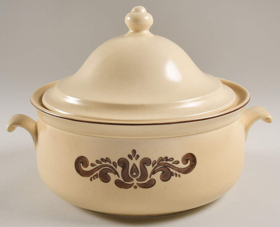 Village (Made in USA) 2.5 Qt Round Covered Casserole by Pfaltzgraff-1