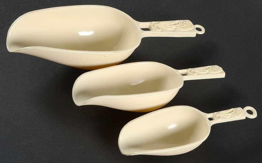 Village (Made in USA) (3 Piece) Plastic Scoop Set by Pfaltzgraff-1