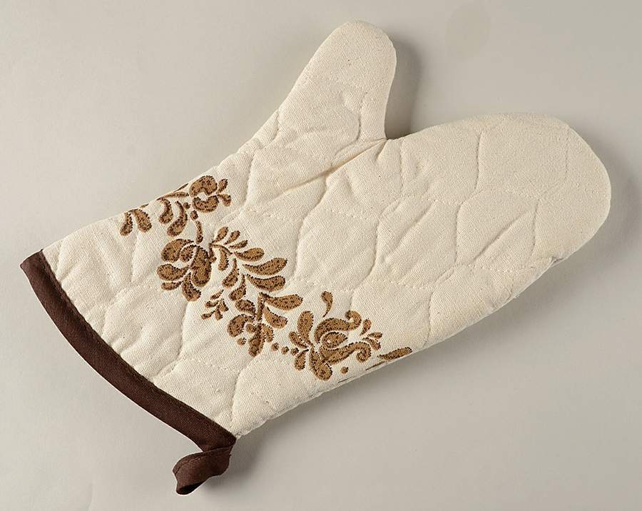 Village (Made in USA) Cloth Oven Mitt by Pfaltzgraff-1