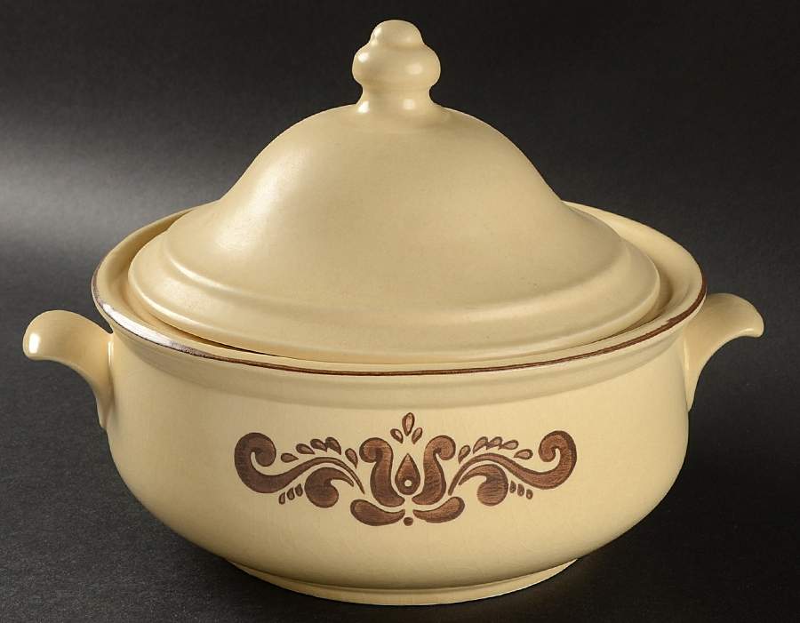Village (Made in USA) 2.5 Qt Round Covered Casserole by Pfaltzgraff-1