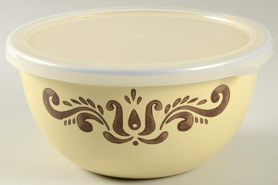 Village (Made in USA) 6 5/8" Metal Bowl W/Plastic Lid by Pfaltzgraff-1