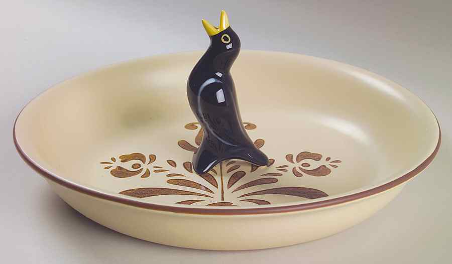 Village (Made in USA) 10" Pie Baking Plate with Pie Bird by Pfaltzgraff-1