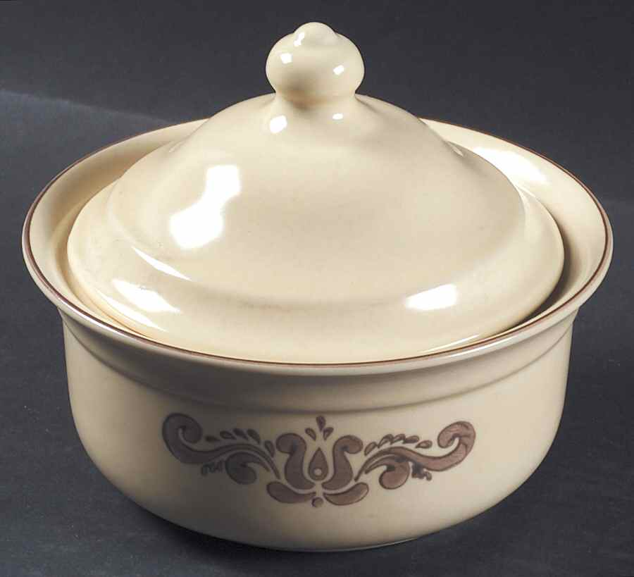 Village (Made in USA) 1 Qt Round Covered Casserole by Pfaltzgraff-1