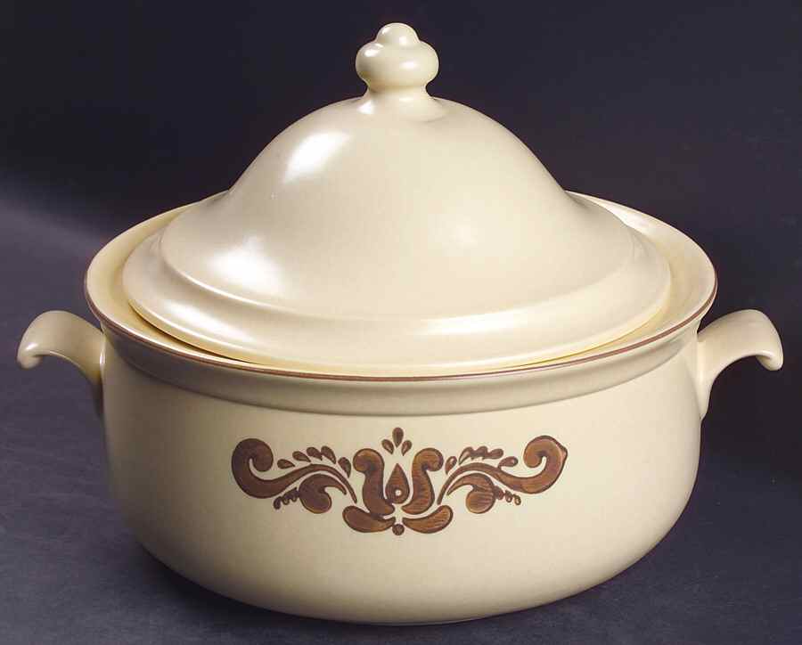 Village (Made in USA) 3.5 Quart Round Covered Casserole by Pfaltzgraff-1