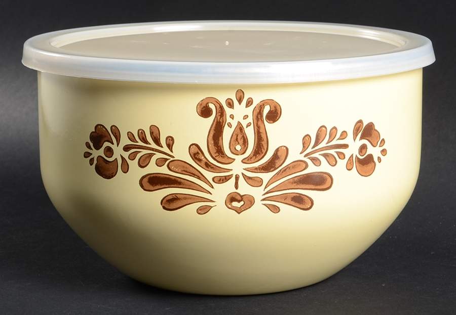 Village (Made in USA) 7 3/4" Metal Bowl W/Plastic Lid by Pfaltzgraff-1
