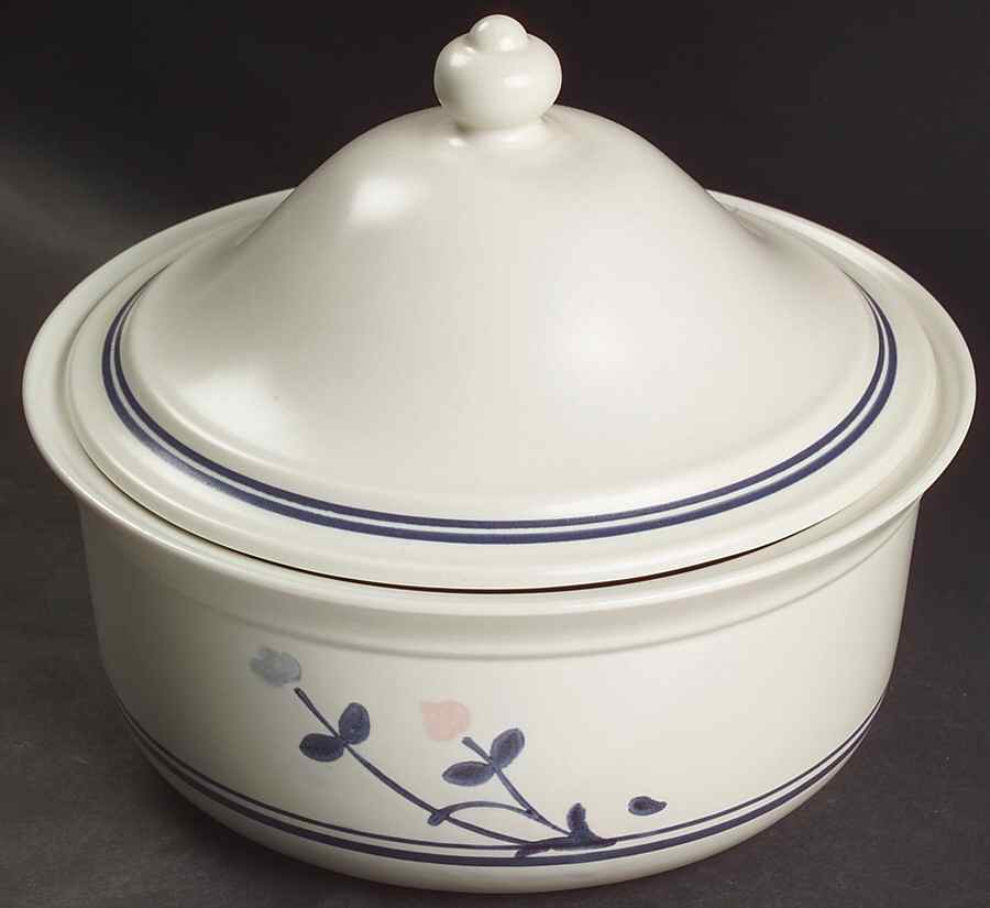 Windsong 2 Qt Round Covered Casserole by Pfaltzgraff-1
