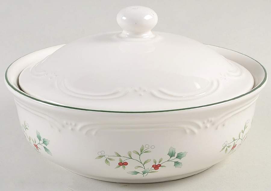 Winterberry 1.5 Qt Round Covered Casserole by Pfaltzgraff-1