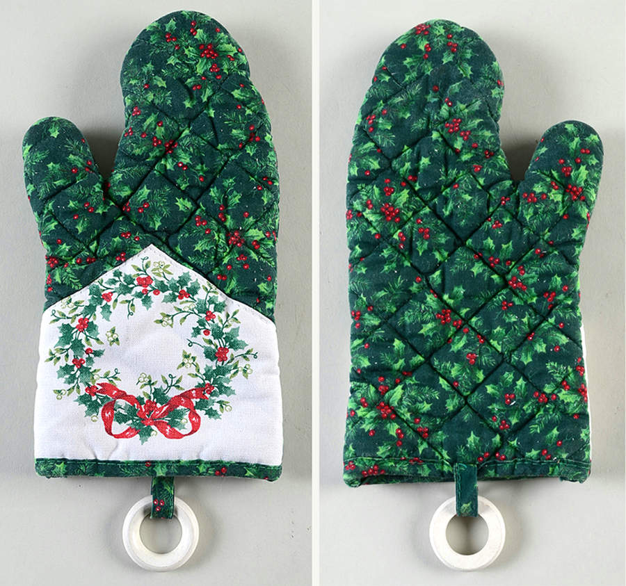 Winterberry Cloth Oven Mitt by Pfaltzgraff-1