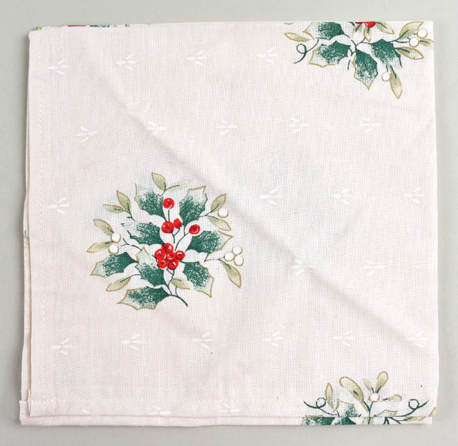 Winterberry Cloth Napkin by Pfaltzgraff-1