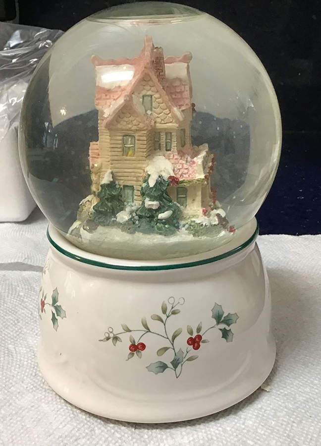 Winterberry Snow Globe by Pfaltzgraff-1