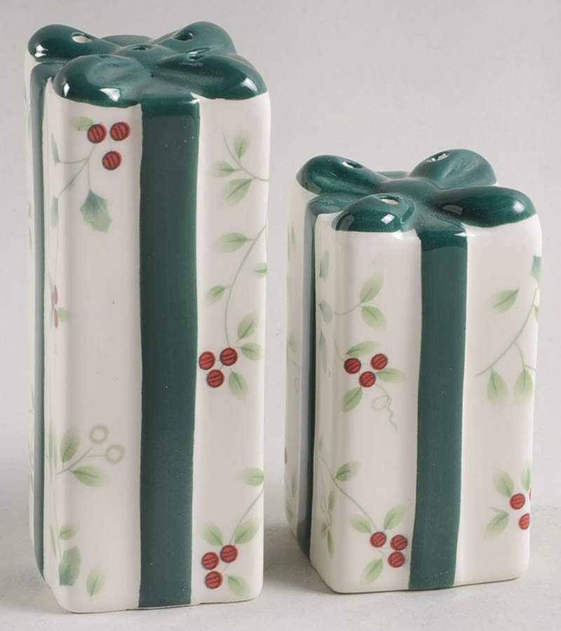 Winterberry Figural Salt and Pepper Set by Pfaltzgraff-1