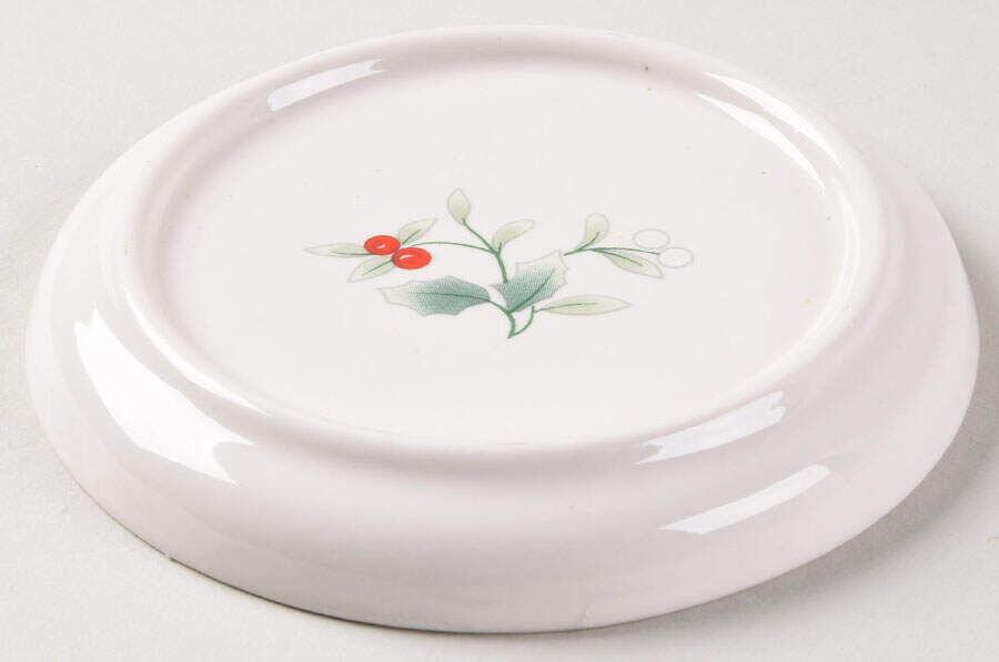 Winterberry Lid for Mug by Pfaltzgraff-1
