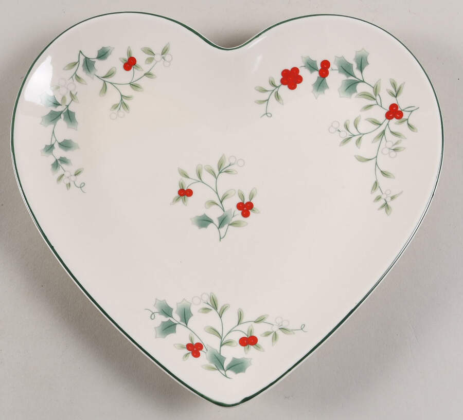 Winterberry 9" Heart Shape Platter by Pfaltzgraff-1