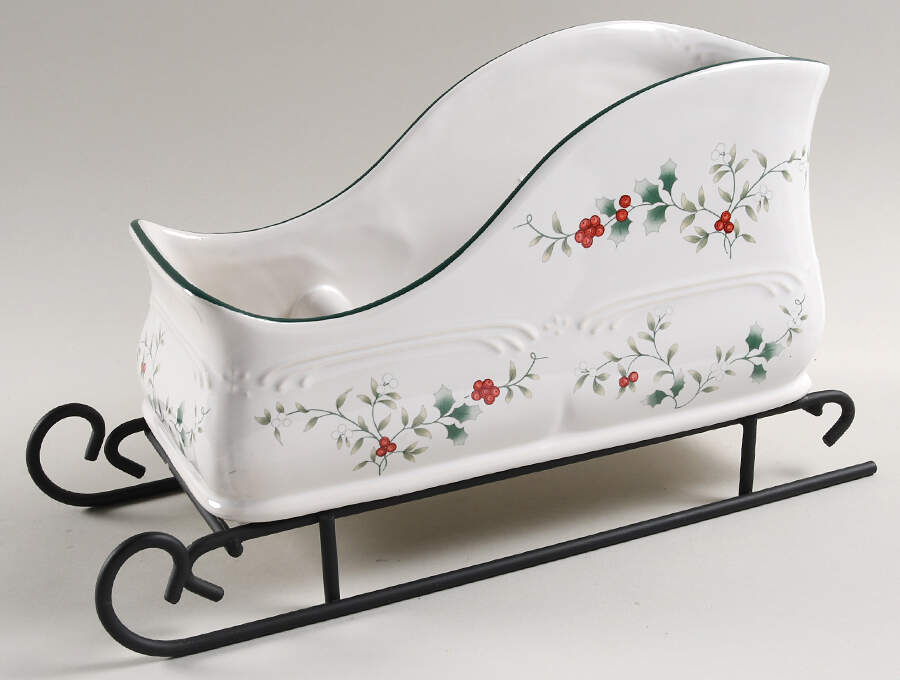 Winterberry Centerpiece & Stand by Pfaltzgraff-1