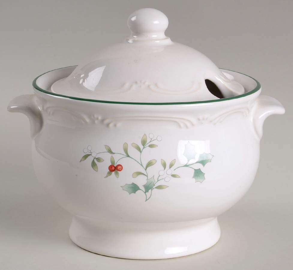 Winterberry Mini Tureen & Lid by Pfaltzgraff-1