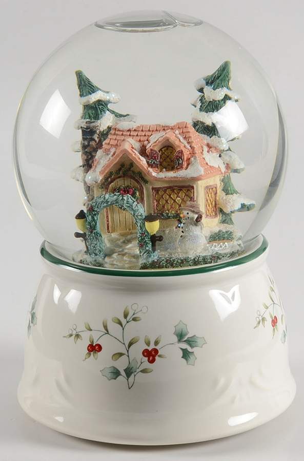 Winterberry Snow Globe by Pfaltzgraff-1