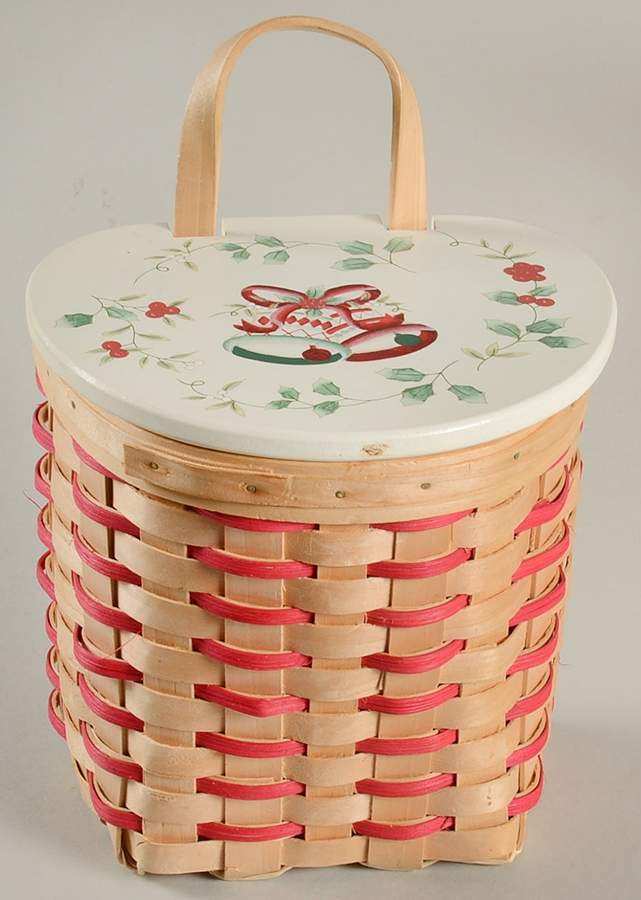 Winterberry Hanging Wicker Basket W/Lid by Pfaltzgraff-1