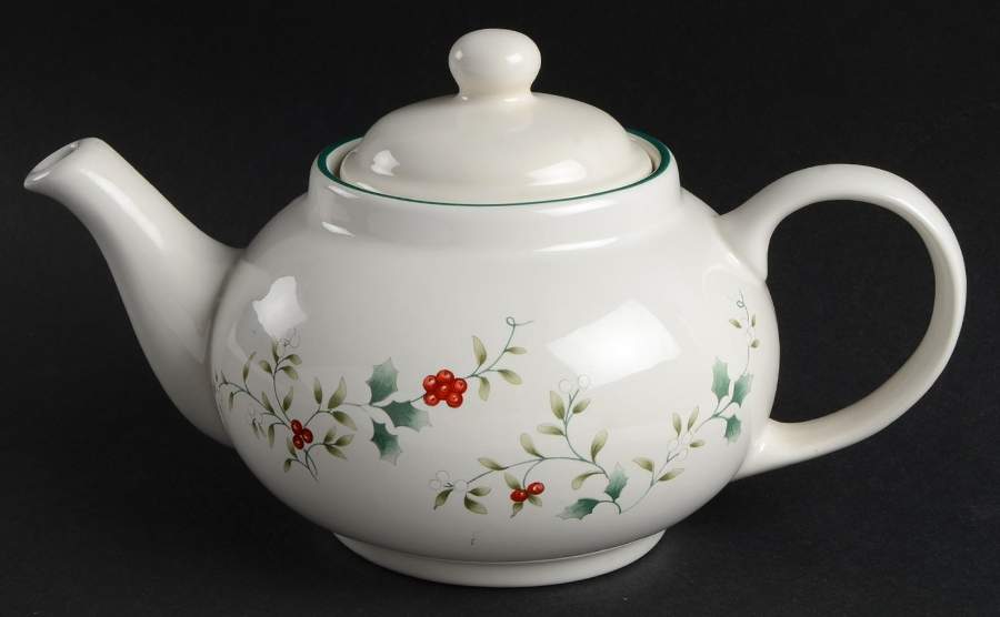 Winterberry Teapot & Lid by Pfaltzgraff-1