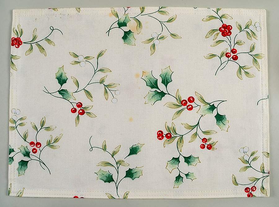 Winterberry Cloth Placemat by Pfaltzgraff-1