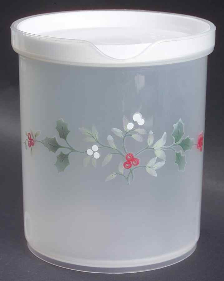 Winterberry 5" Plastic Container with Lid by Pfaltzgraff-1