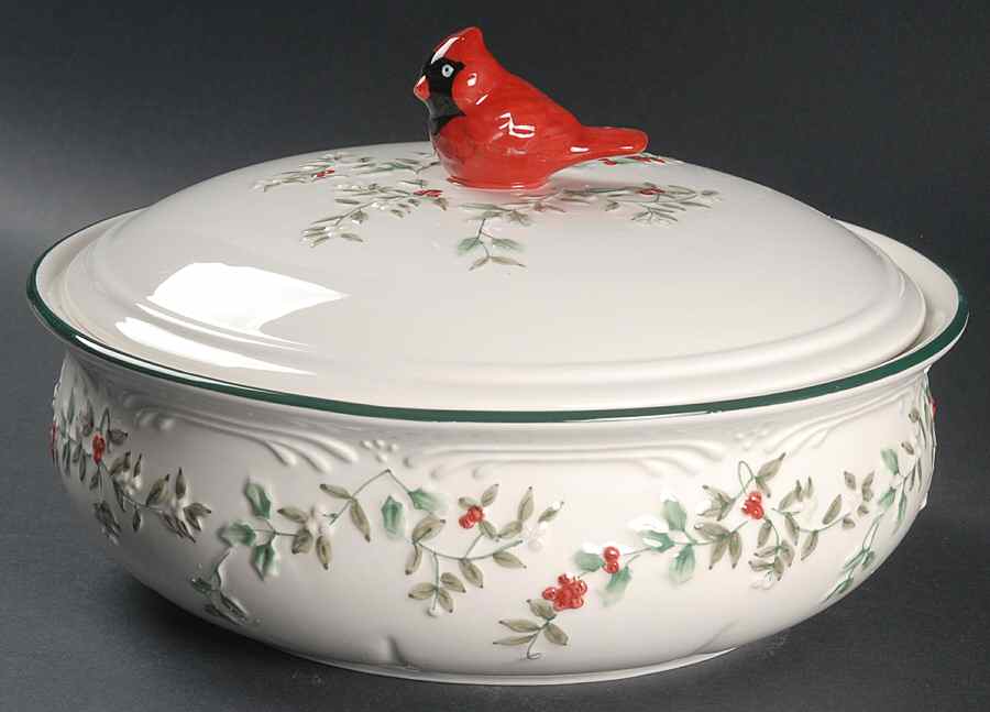Winterberry 2 Qt Round Covered Casserole by Pfaltzgraff-1