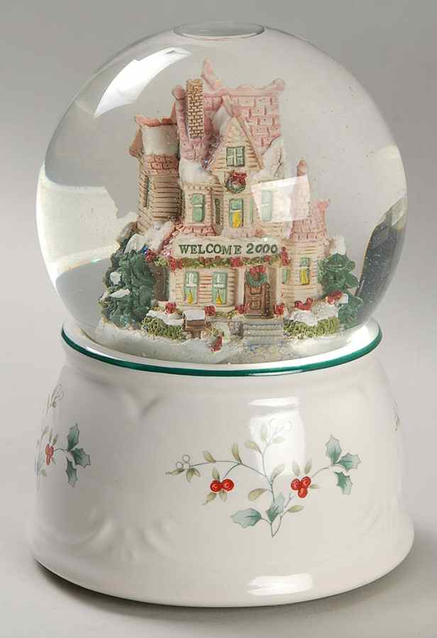 Winterberry Snow Globe by Pfaltzgraff-1
