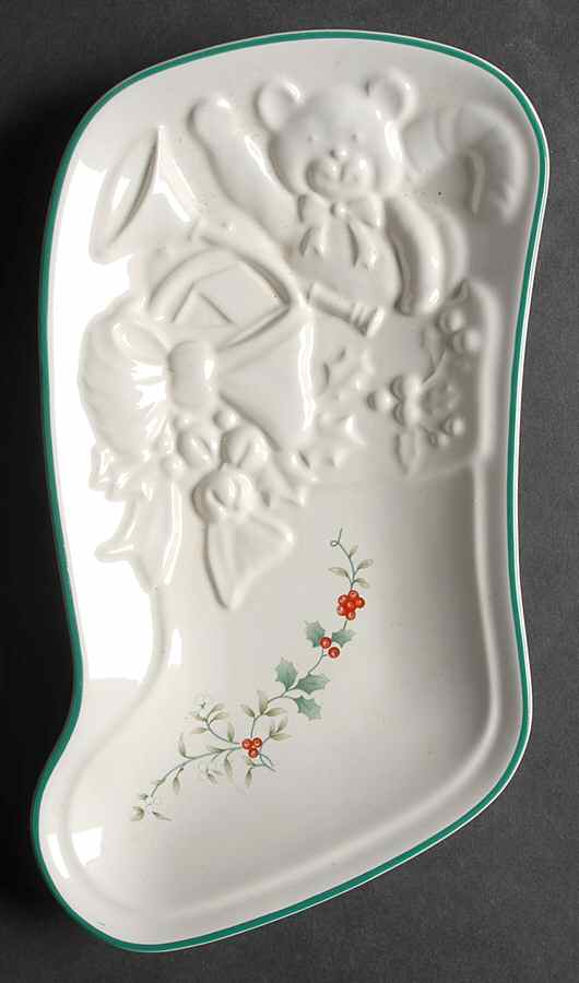 Winterberry Embossed Stocking Plate by Pfaltzgraff-1