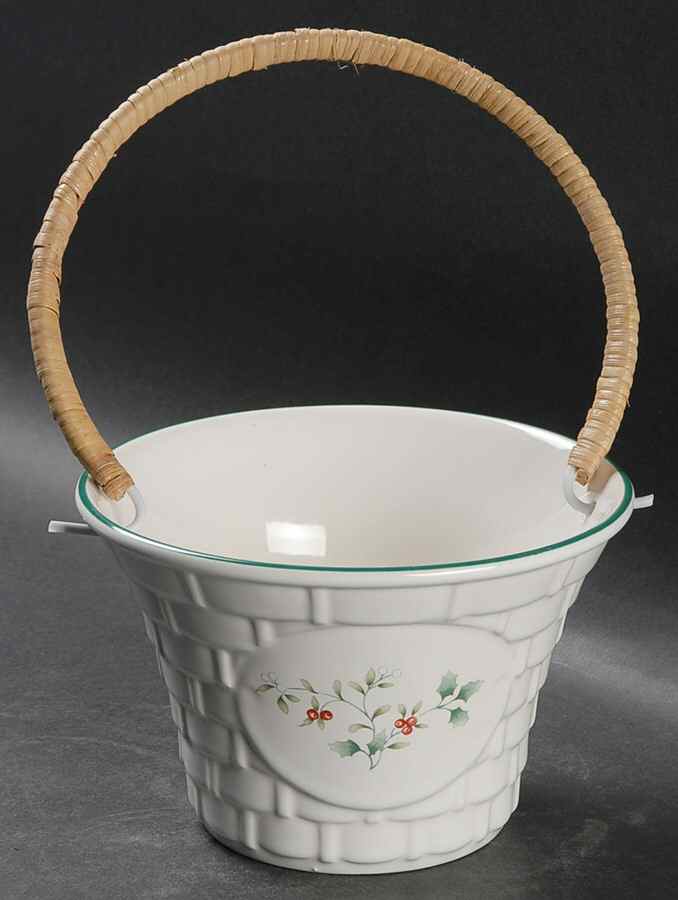 Winterberry Small Basket by Pfaltzgraff-1