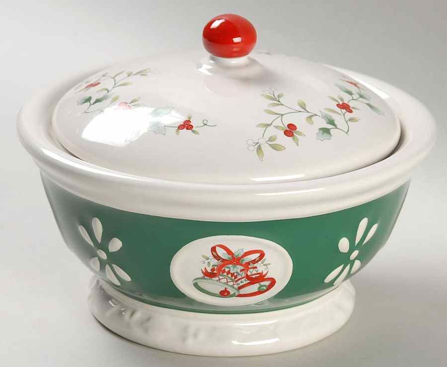 Winterberry Candy Box & Lid by Pfaltzgraff-1