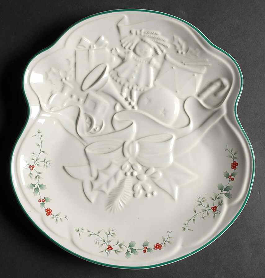 Winterberry Embossed Goodies Plate by Pfaltzgraff-1